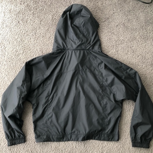 ⛔️SOLD⛔️Lululemon Cropped Windbreaker Jacket 6 - Picture 3 of 7
